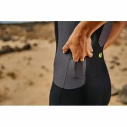 Zone3 Aquaflo+ SS Trisuit Men black/grey/neon green 11 Zone3 Aquaflo+ SS Trisuit Men black/grey/neon green -Deals Neopren Suits Store zone3 aquaflo ss trisuit men 7